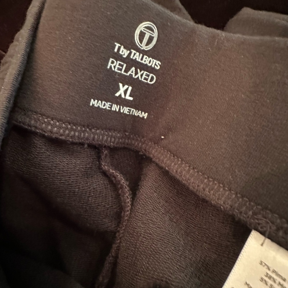 Talbots BLACK Relaxed Straight Leg Pants